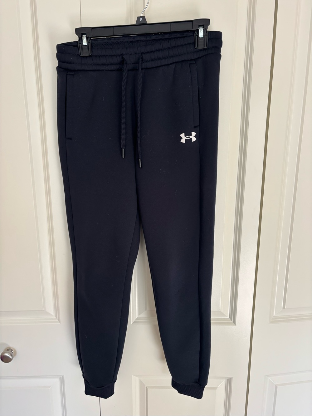 Women’s black athletic under armour joggers size XS